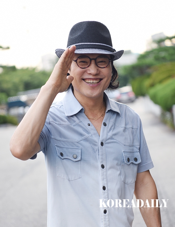 [코리아데일리 포토] 가요무대 출근길, 가수 소명