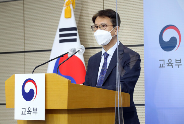 이규민 한국교육과정평가원장이 22일 오전 정부세종청사에서 2023학년도 대학수학능력시험 시행 기본계획을 발표하고 있다. (사진=뉴시스)