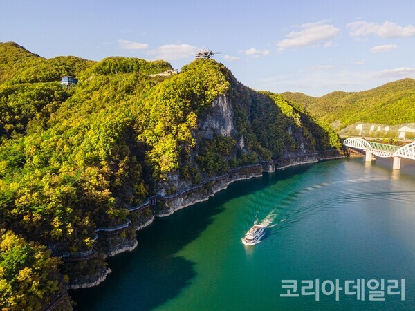 단양강 유람선 운영모습(사진=단양군)