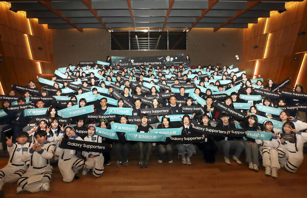 사진=KT가 12일 서울 중구 페럼타워에서 KT 마케팅 서포터즈 ‘Y퓨처리스트’와 삼성전자의 ‘갤럭시 대학생 서포터즈’의 공식 협업을 시작하는 발대식 행사를 진행했다/KT 제공